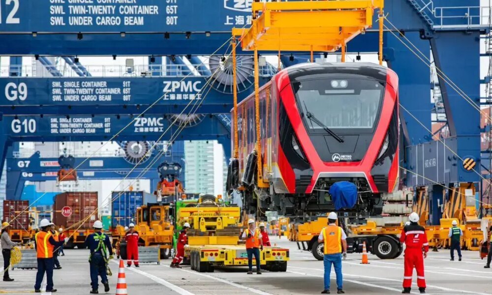 Primer Tren del Metro de Bogotá Ya Pisó Territorio Colombiano y Empezará Otro Vije, Por Tierra, Hacia la Capital