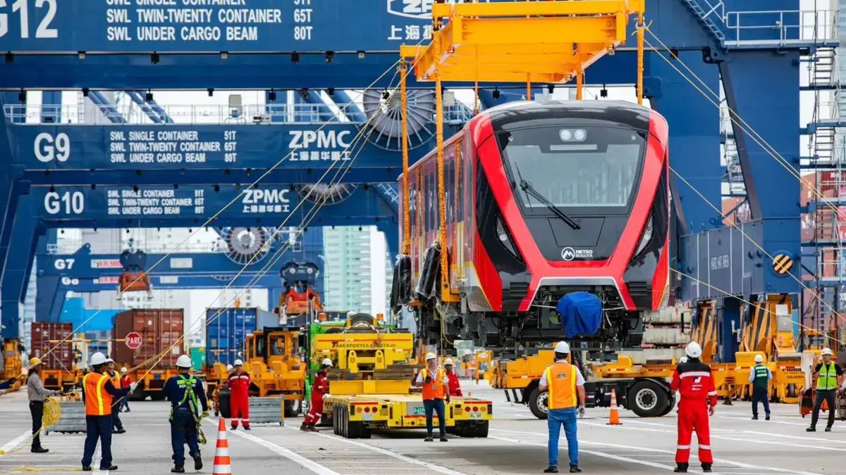 Primer Tren del Metro de Bogotá Ya Pisó Territorio Colombiano y Empezará Otro Vije, Por Tierra, Hacia la Capital