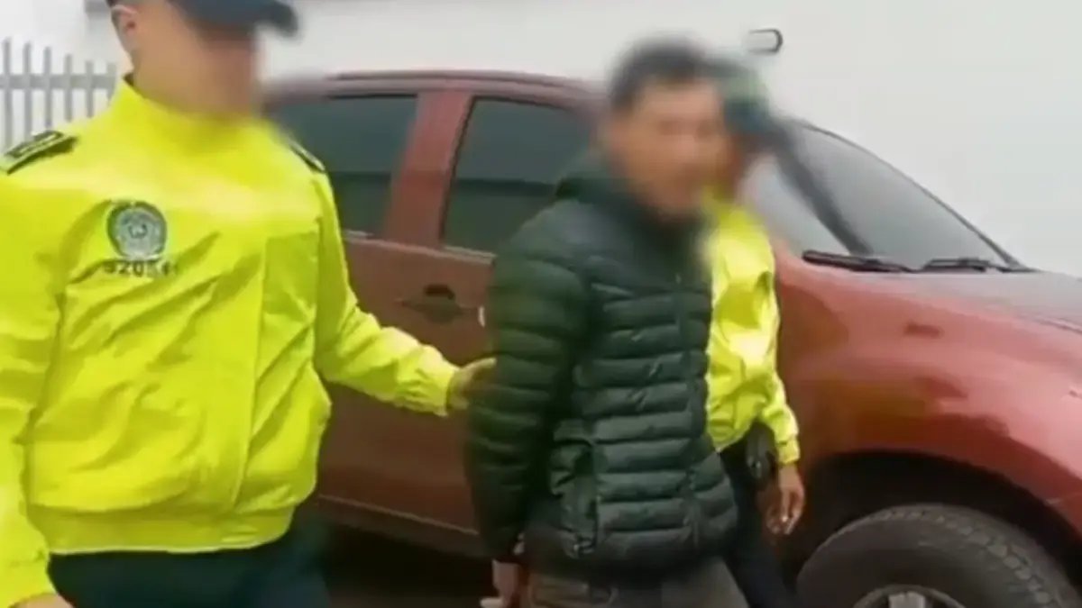 ESTE ERA EL ARMERILLO DEL TREN DE ARAGUA EN LA SABANA DE BOGOTÁ, Quien Cayó por Publicar El Arsenal de Armas en Redes Sociales