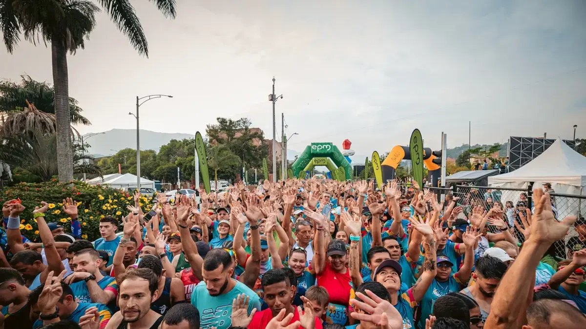 Maratón Medellín 2025 | Más de 27.000 Corredores de 45 Países se Miden en Las Diferentes Competencias del Evento: Generaría Más de $ 57 mil miles