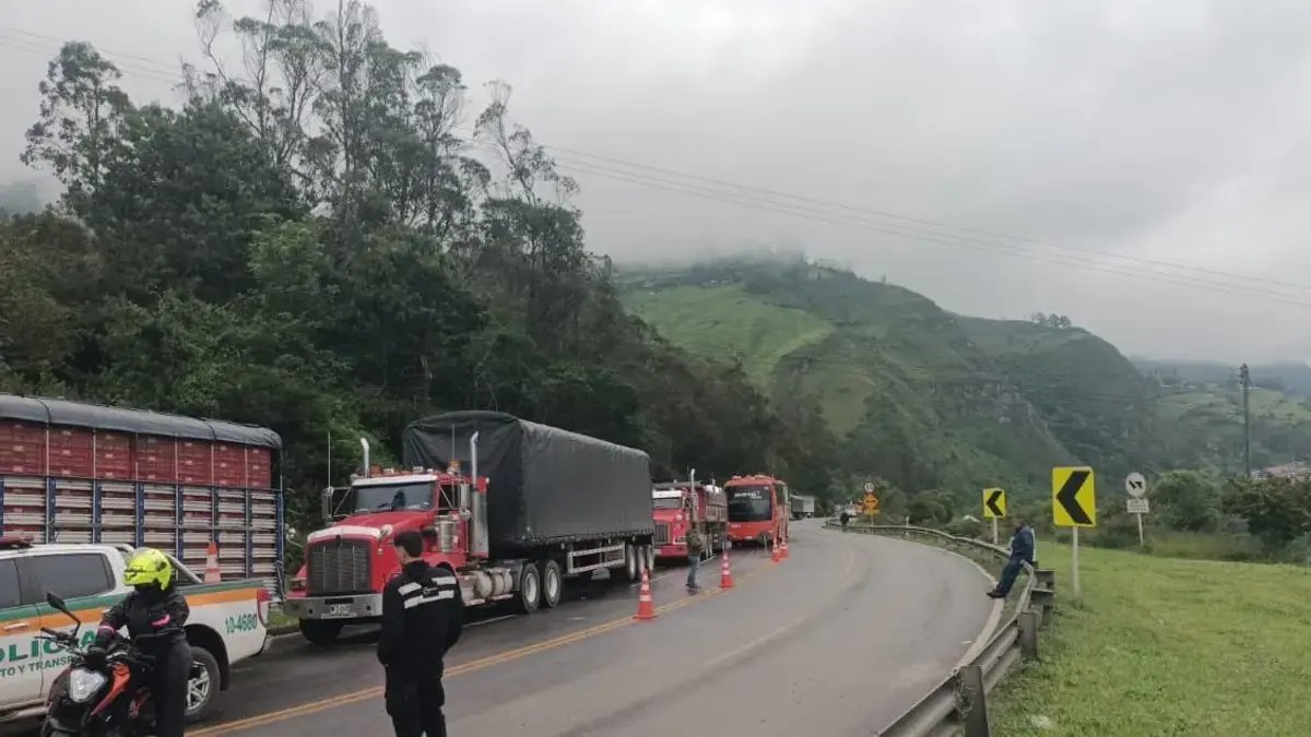 Vía al Llano Continuará Cerrar Hasta que se supere Deslizamiento