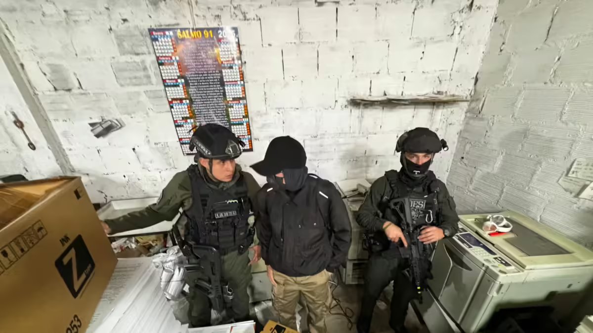 Entre imprentas clandestinas y bodegas camufladas se Mueve Mercado de Libros Piratas en Bogotá, El Cual Mueve El 35 % de Ventas de Industria Editorial