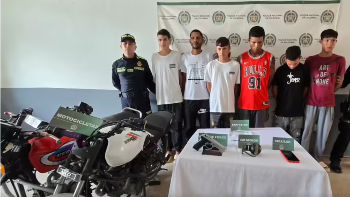 Cae Célula Criminal Al Servicio del 'Gordo Jhan' en Sabanalarga: Seis Capturados Con Armas, Granada y Panfletos Extorsivos