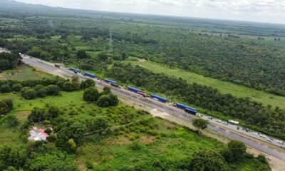 Así ha sido el Largo y lento viaje por por acarretera del Primer Tren del metro de bogutá