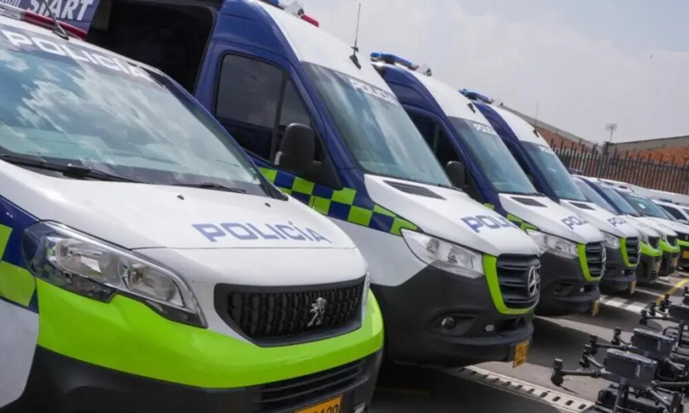 Más de Mil Vehículos de la Policía Fuera de Servicio en Bogotá en Medio de Crisis de en