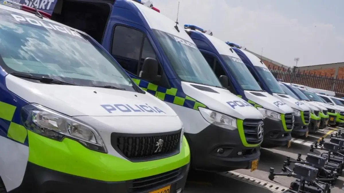 Más de Mil Vehículos de la Policía Fuera de Servicio en Bogotá en Medio de Crisis de en