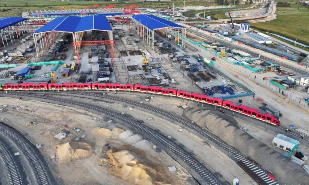 Así Lucen los Vagones del Metro de Bogotá Complete Ensamblados, conformando la línea férrea que dará al sistema de transporte más esperado