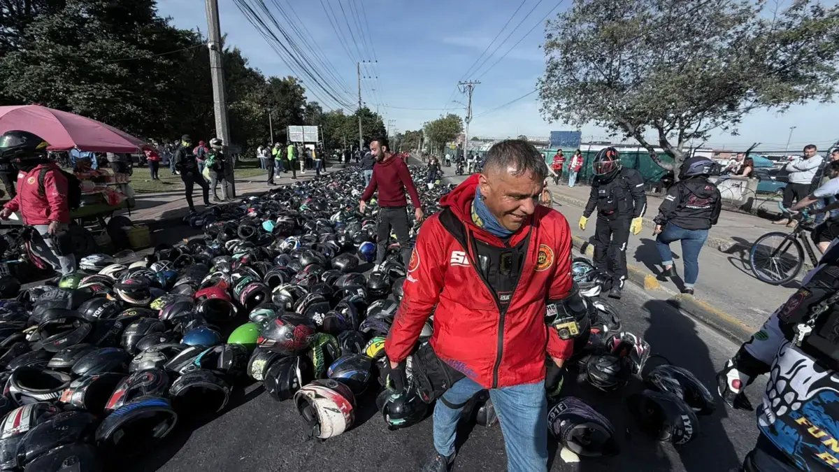 Hay Bloqueos en la Autopista Sur Con Av. Villavicencio; Manifestacia en Los Patios de Álamos Género Trancón