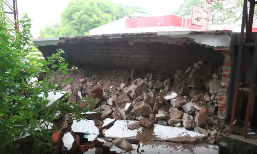 Gradería se Viene Abajo en Institución Educativa de Manatí y Obligra Un suspender clases por Riesgo Estructural