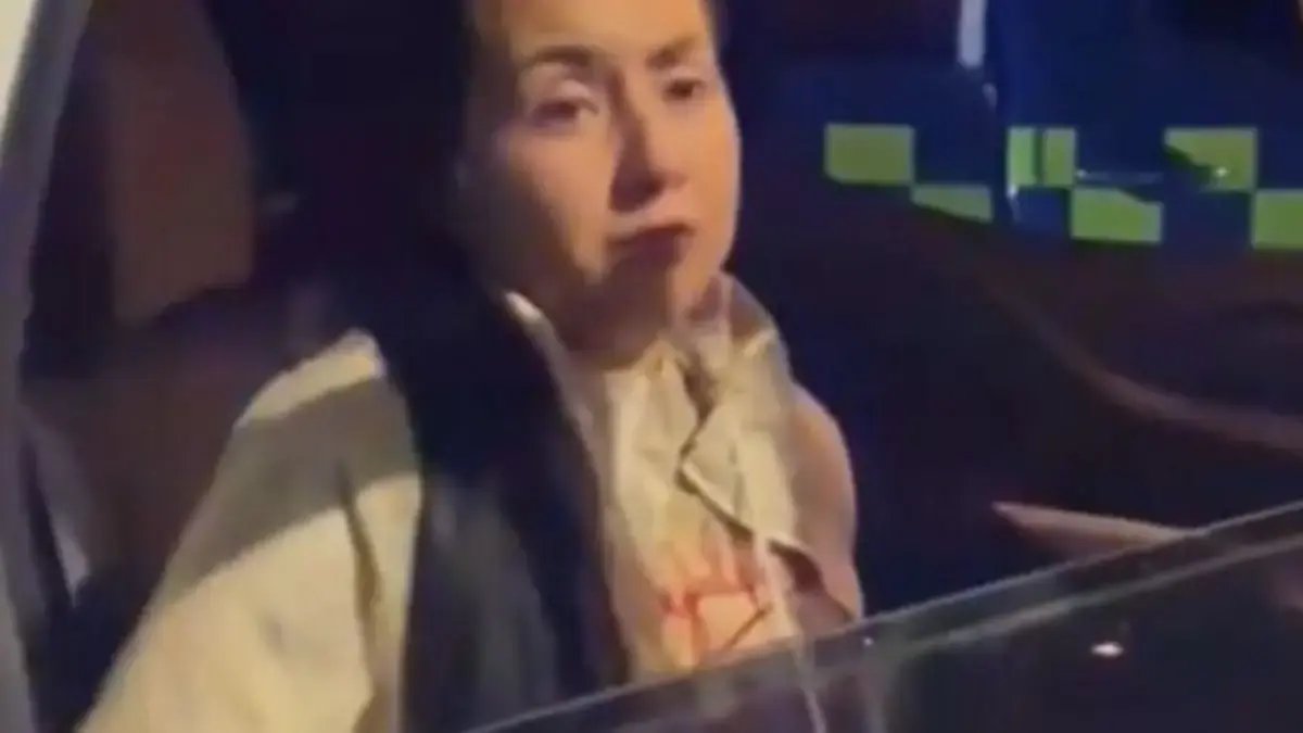 Perseguración un vehículo un vehículo que habrollado un padre y su hijo en madrid, cundinamarca; La conductora estaria en estado de Embriaguez