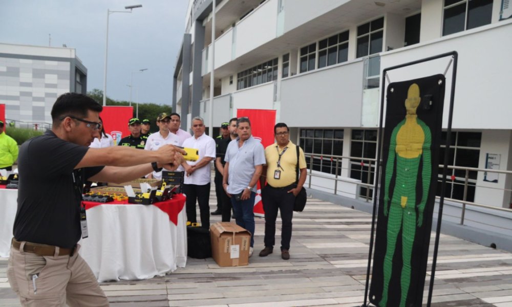 Atlánnico Recibe Radiolocalizador y 100 Taser Para Enfrentar la Extorsión y Reforzar la