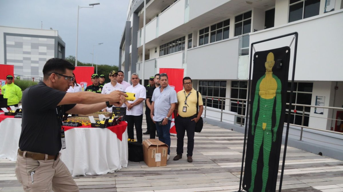 Atlánnico Recibe Radiolocalizador y 100 Taser Para Enfrentar la Extorsión y Reforzar la