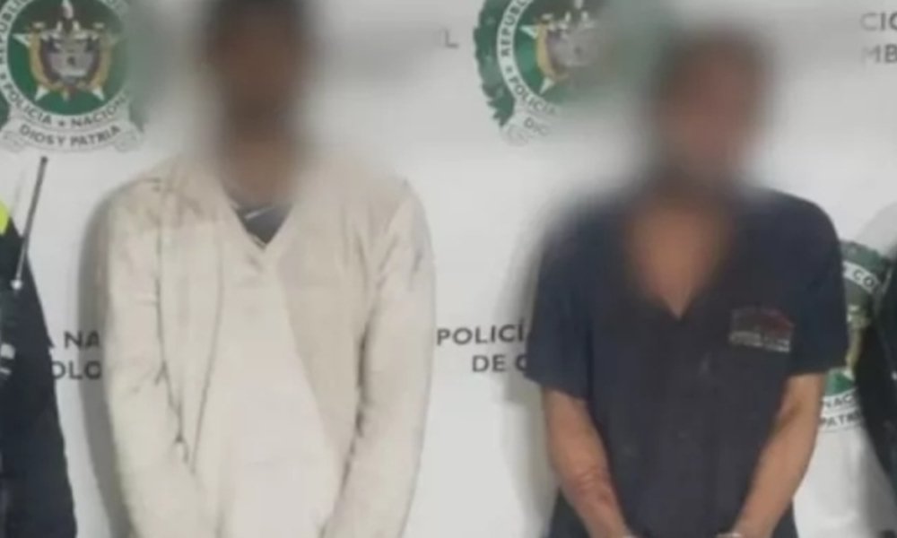Ladrones que intentaron robar una casa en bogotá se Cayeron del Techo y Terminaron Encerrados en la propiDad