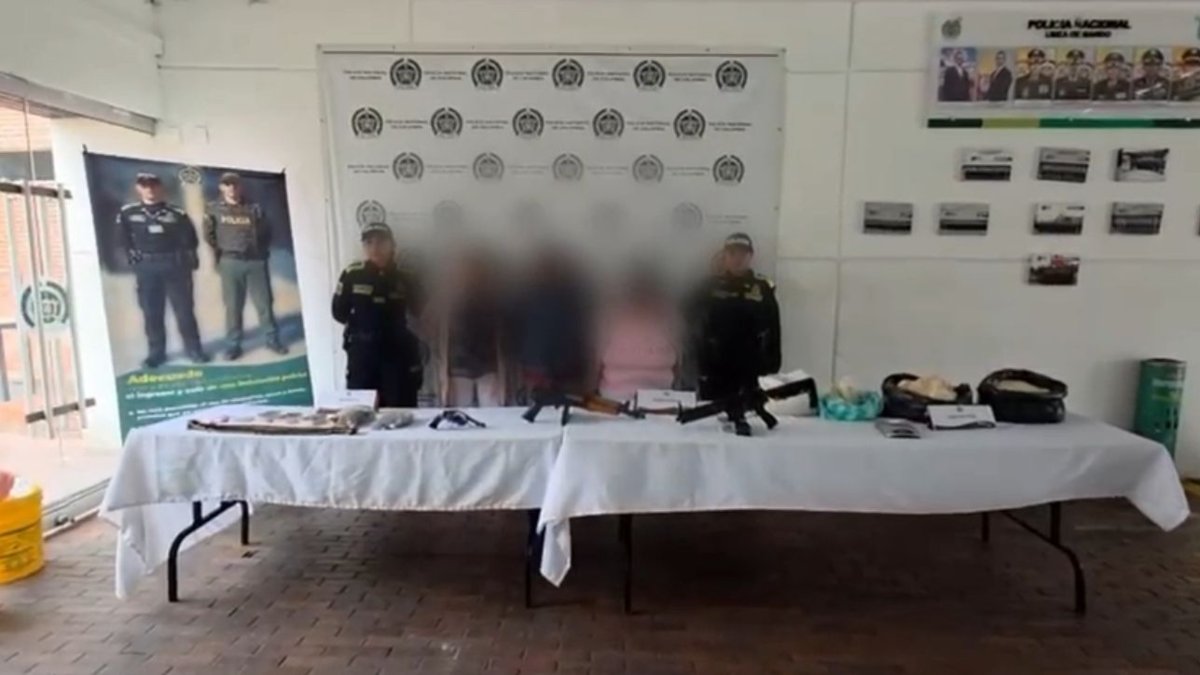 Cayó rojo que escondía fusiles de Guerra y millas de dosis de cocaína en bogotá