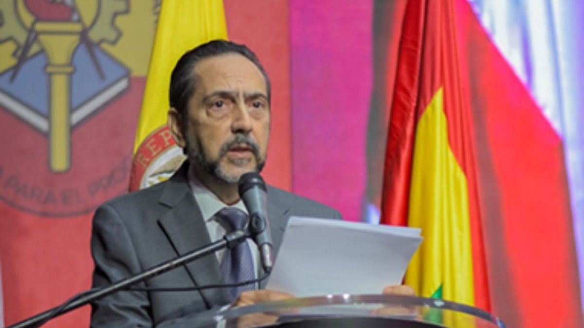 El Rector de la Uniautónoma se Defiende de Denuncias por falsedad en su Haja de Vida y Recibro Respaldo del Ministerio de Educación