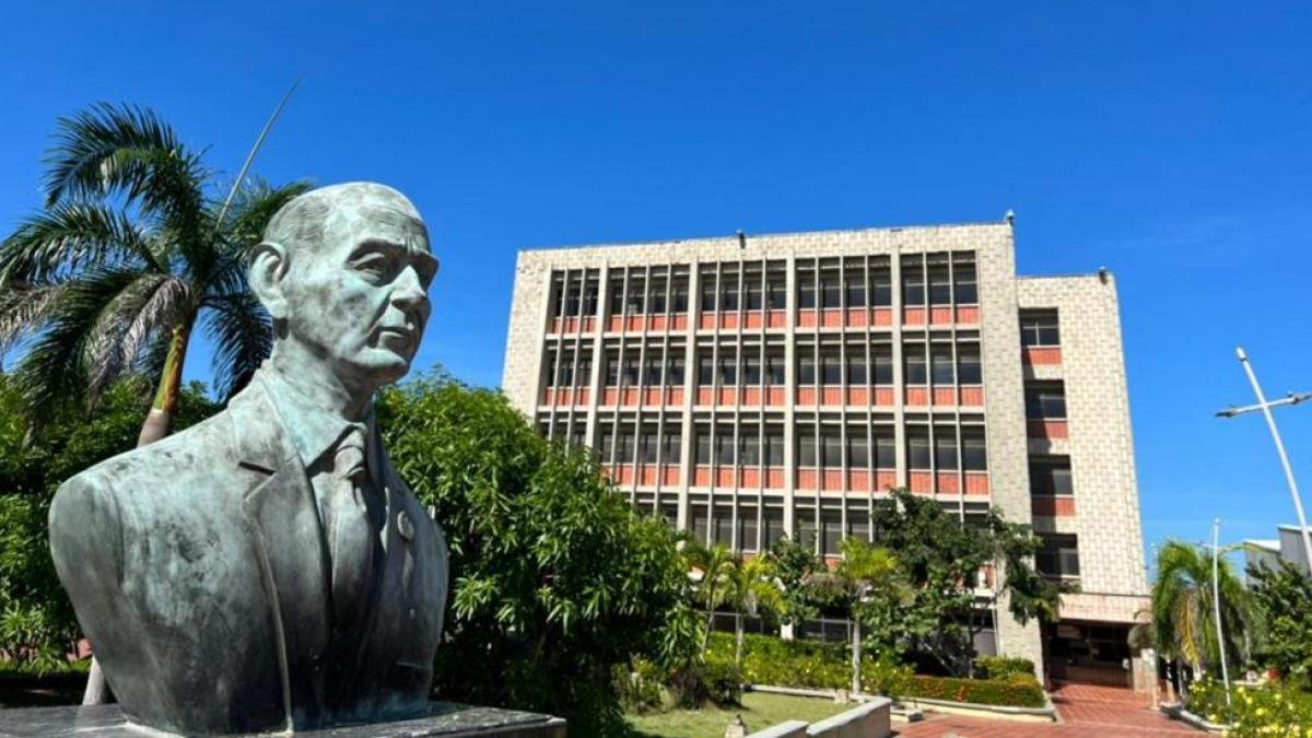 el proceso de elección de rector vuelve a tropezar