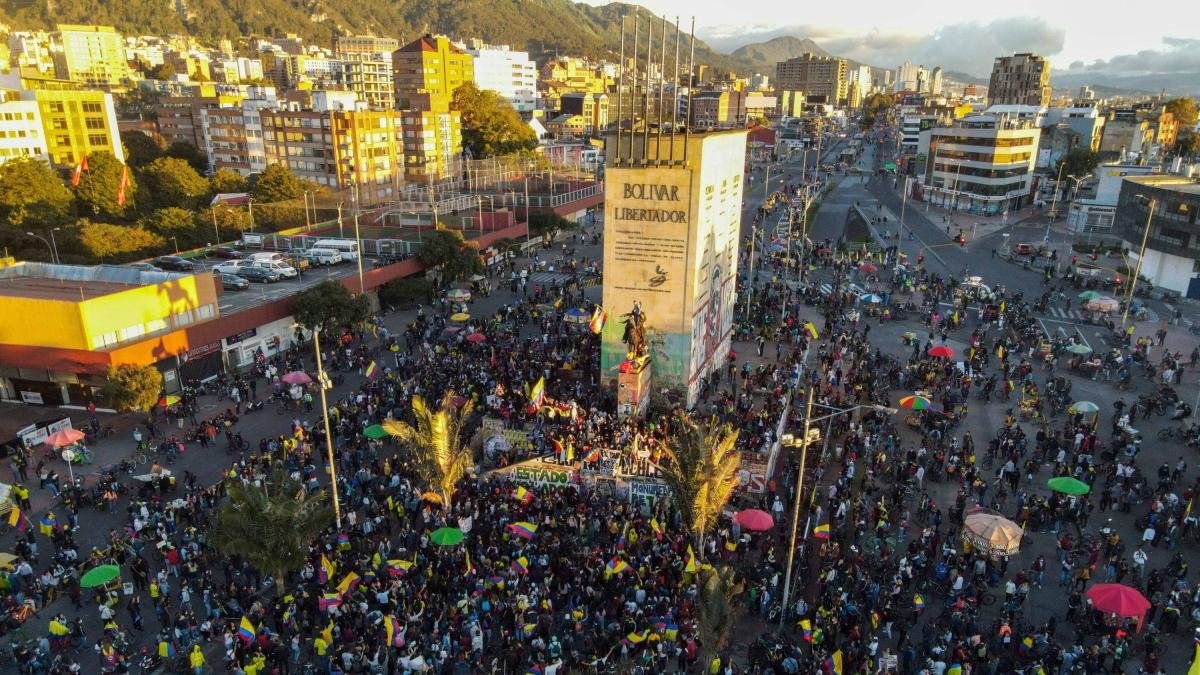 Sindicatos de maestros y trabajadores convocan a marchas el 14 de octubre en Bogotá: vías afectadas