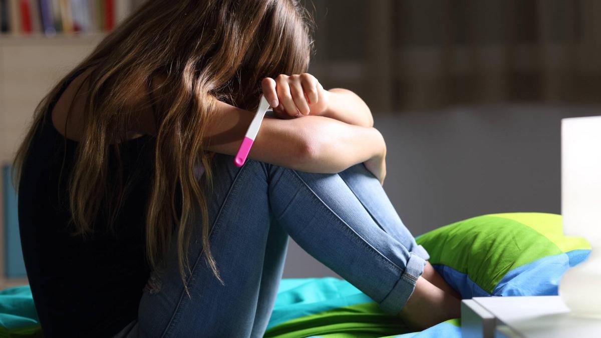 El embarazo en adolescentes en colegios de Bogotá aumentó un 11 por ciento en 2025 con un total de 492 casos