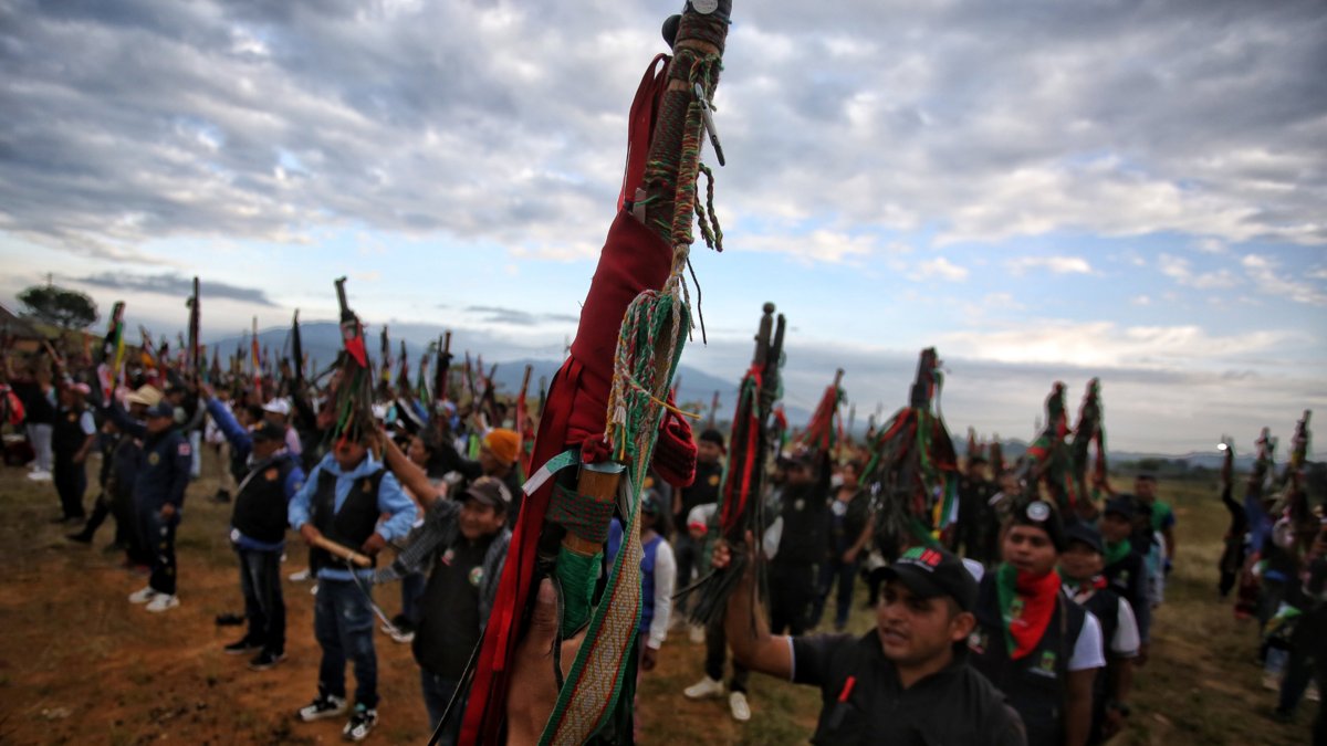 Comunidades denuncian que disidencias atacaron a guardia indígena y se llevaron a varios de sus líderes en zona fronteriza entre Valle y Cauca.