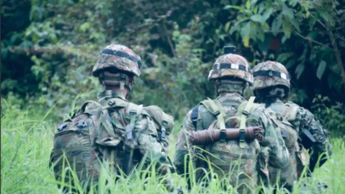 ¿Qué hay detrás de la asonada con quema de vehículos contra el Ejército en zona rural de Sonsón, en Antioquia? Hubo bloqueo de vía en la zona