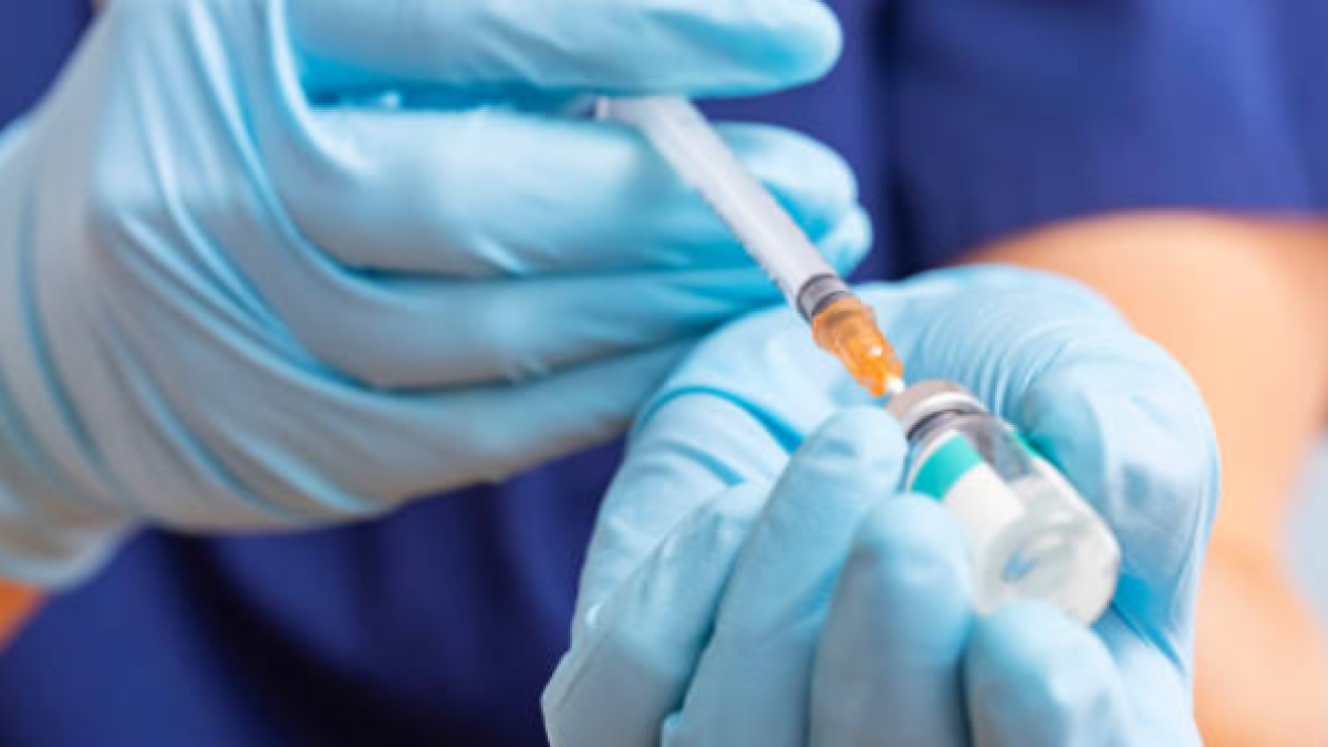 Bogotá recibe las primeras vacunas para prevenir el virus que provocó más de la mitad de las muertes infantiles en 2025 por infecciones respiratorias