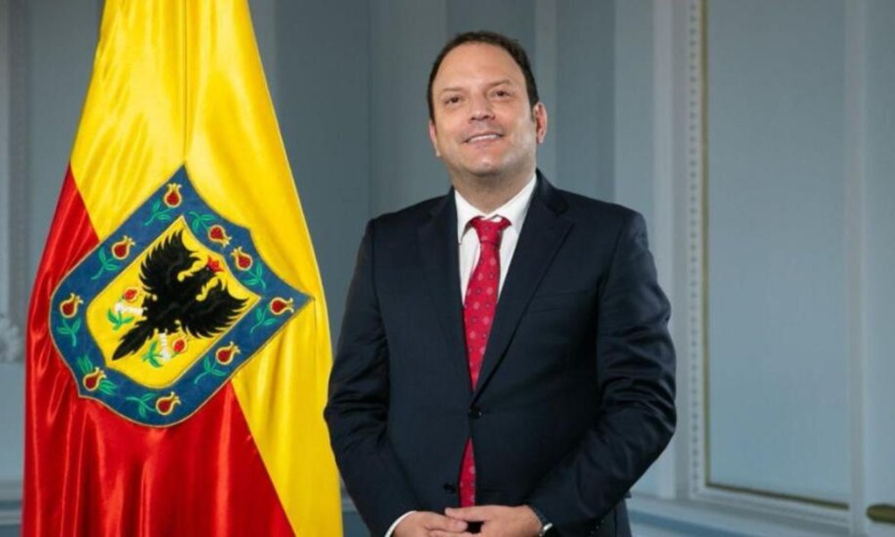 'La democracia es lo más sagrado de una sociedad': Andrés Santamaría, director de Asocapitales