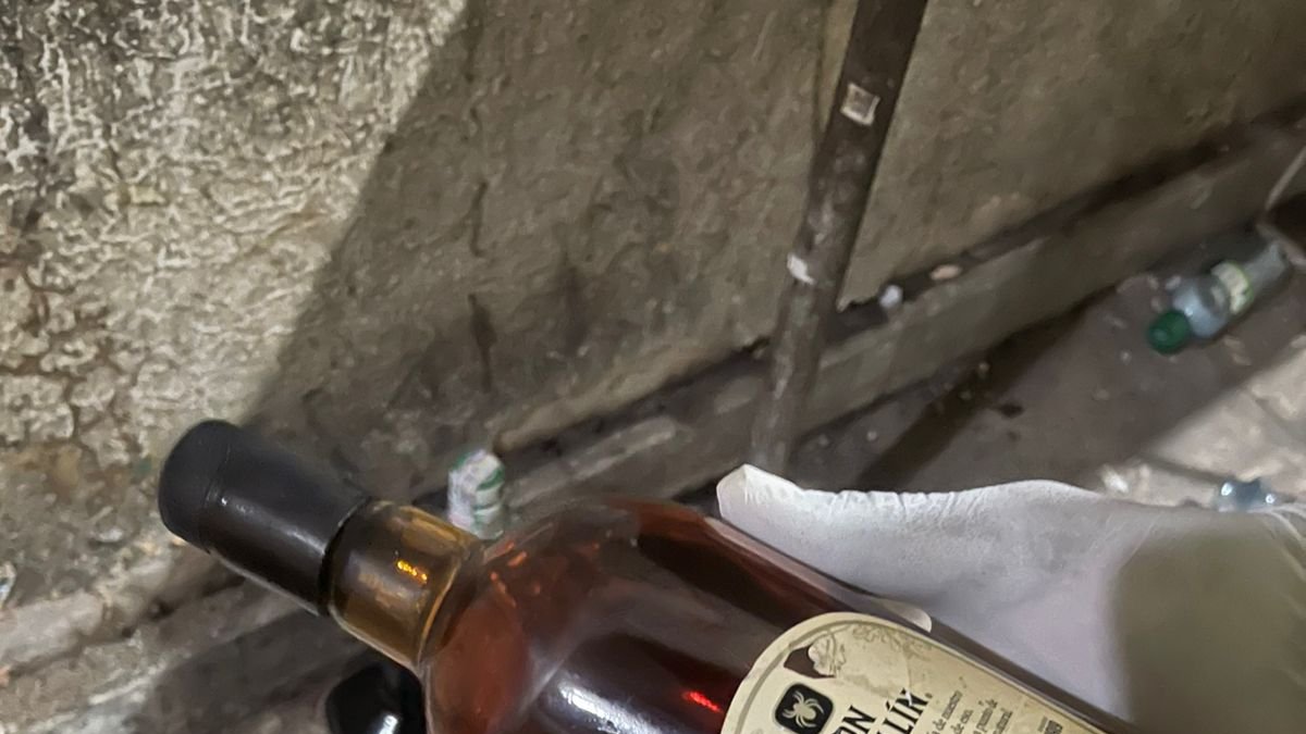 ¿Cómo evitar el 'cococho' en las celebraciones? Guía para protegerse del licor adulterado en Halloween y Navidades