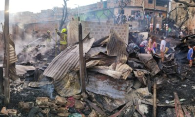 Fuerte Incendio en Bucaramanga acabó con más de 20 casas, dejó dos heridos y una persona desaparecida: en im ágenes, así quedaron los inmuebles