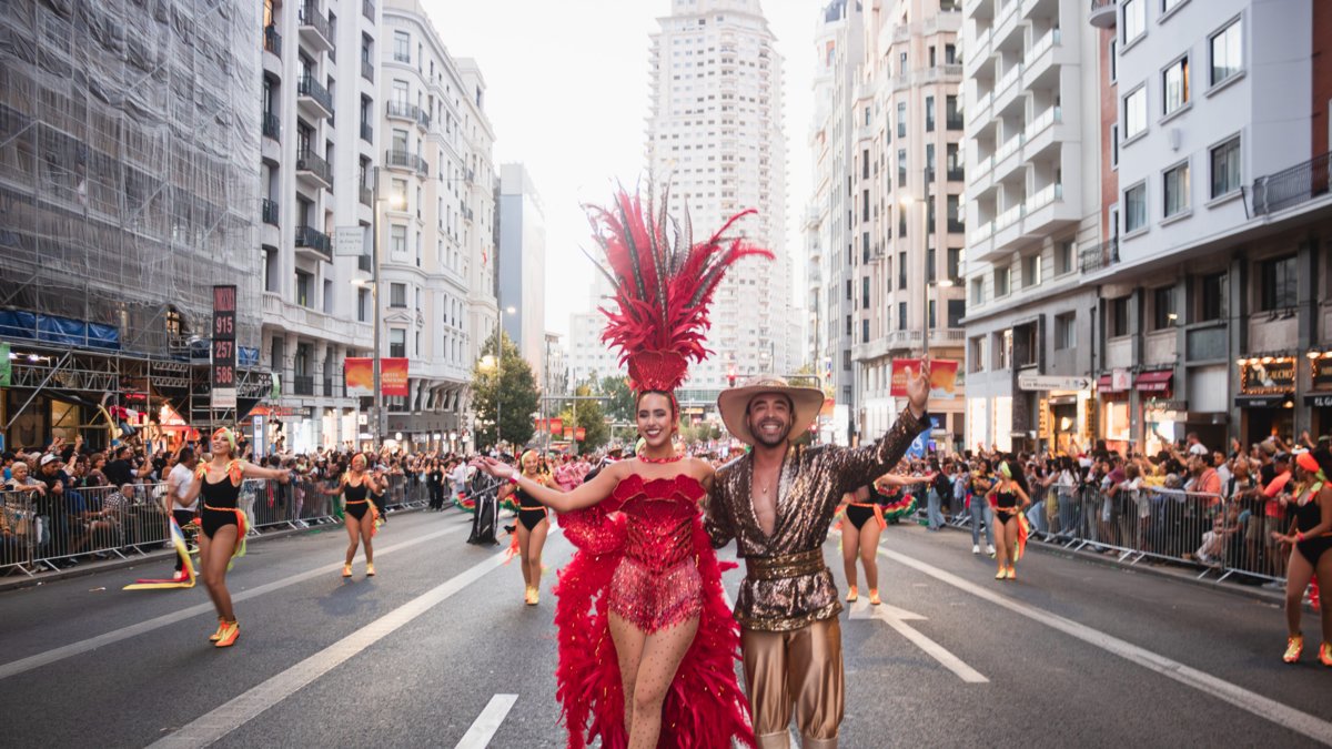 El 'Carnaval de la 44' Cruzó El Océano para Ser Alaudido en El Desfile de la Hispanidad en Madrid, España