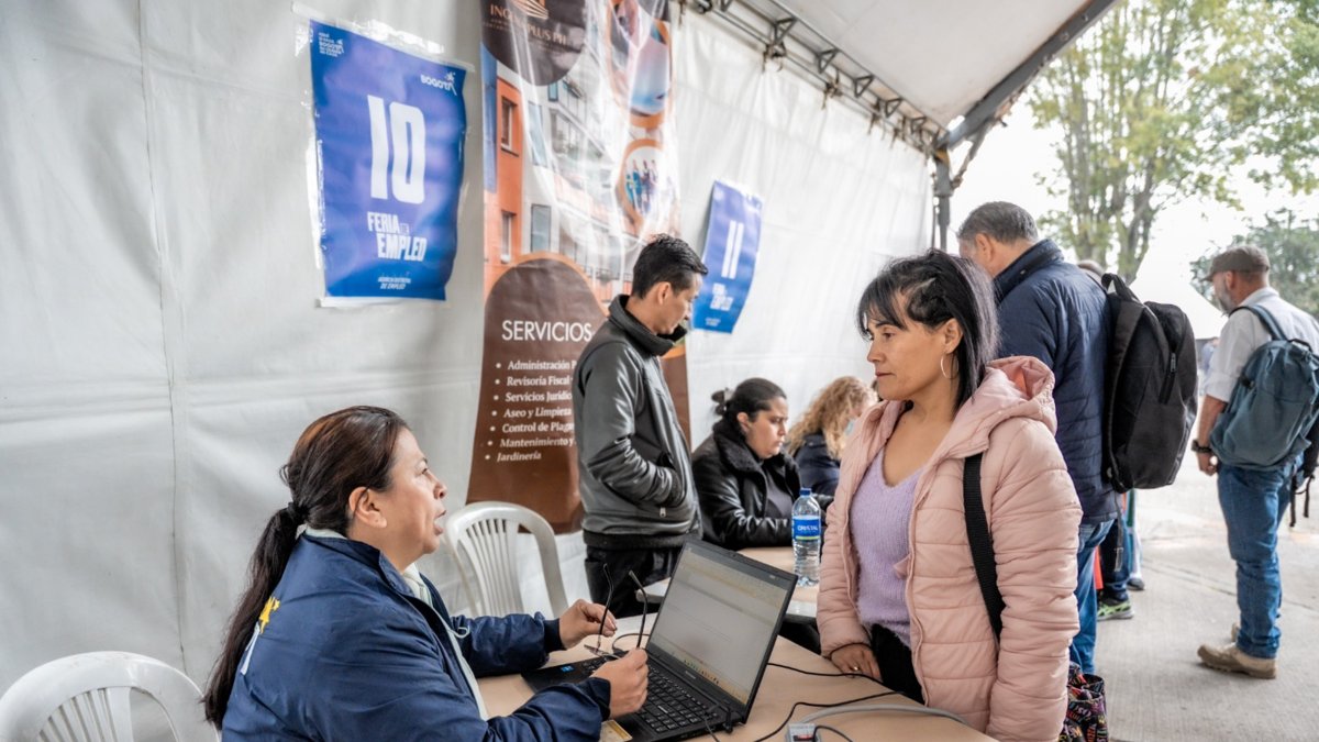 Bogotá refuerza estrategias para reducir el desempleo juvenil y mejorar la inserción laboral de mayores de 50 años