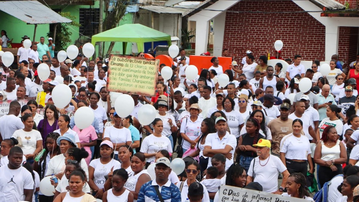 Habitantes de El Charco, Nariño, marcharon para reclamar la continuidad en la búsqueda de cinco desaparecidos, tras el naufragio de embarcación