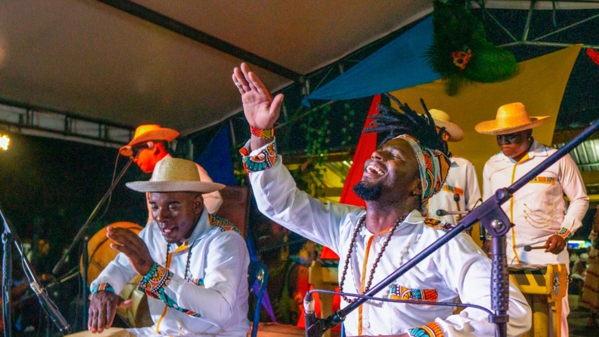 Con ritmo de marimba y cununos despidieron a las ballenas jorobadas de Bahía Málaga en Buenaventura, Valle; festival, folclor e identidad afro
