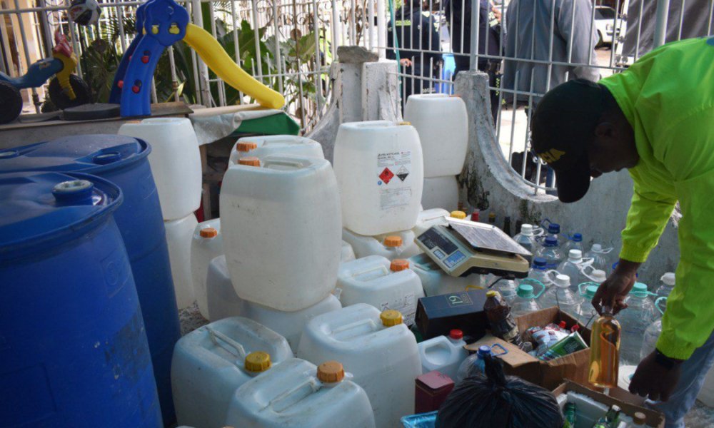 estaba en el barrio Escallón Villa, recuperaron 1.665 litros de alcohol etílico puro