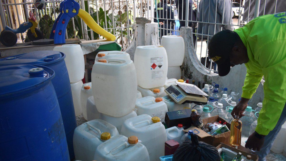 estaba en el barrio Escallón Villa, recuperaron 1.665 litros de alcohol etílico puro