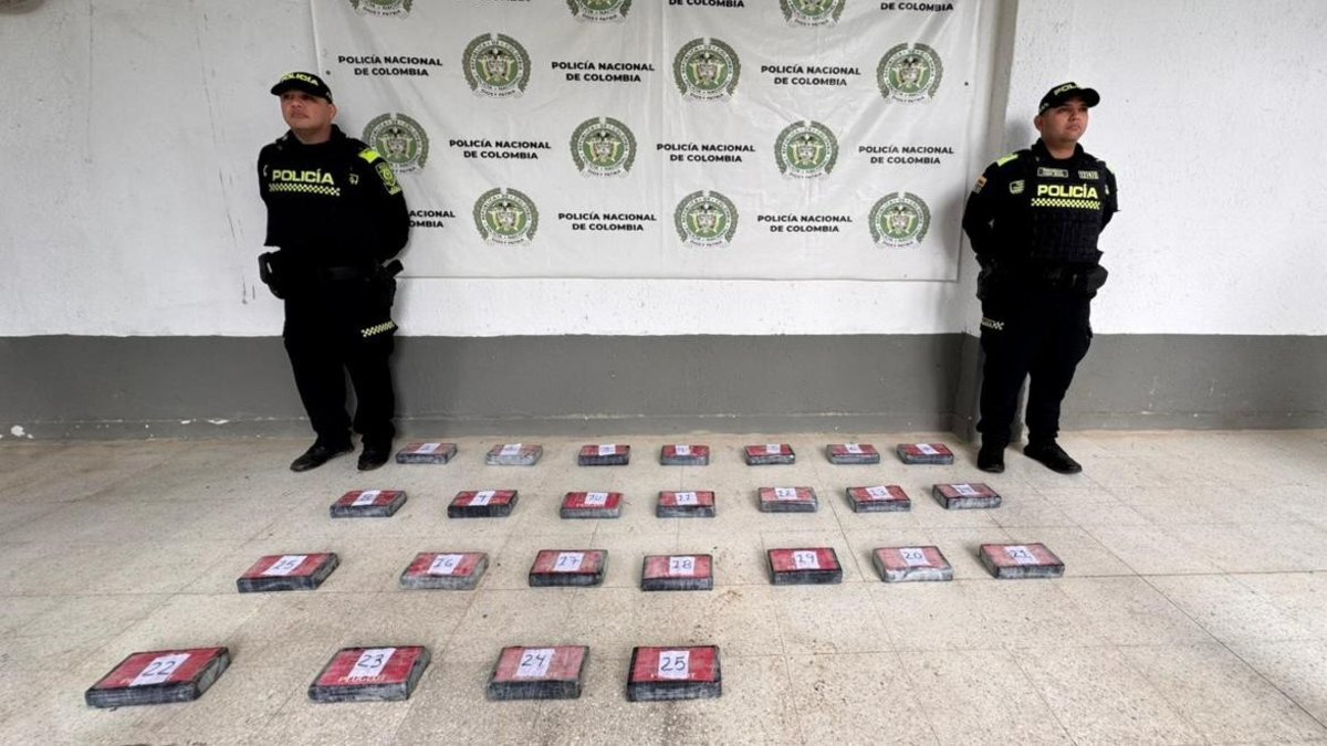 La policía descubrió que tenía 25 kilogramos de cocaína.
