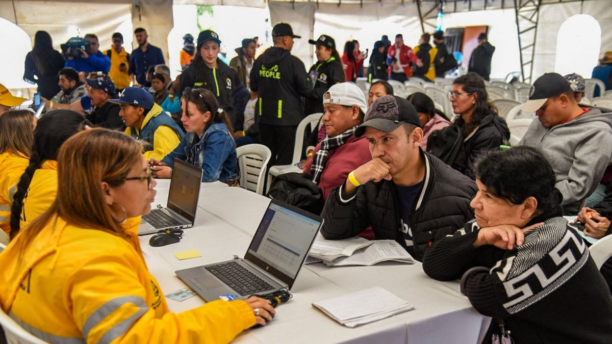 Cerca de 600 vendedores informales accedieron a servicios sociales en la feria 'La SeptiMás Incluyente', en Bogotá