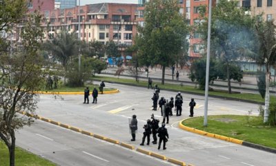 encapuchados atacaron con piedras y explosivos