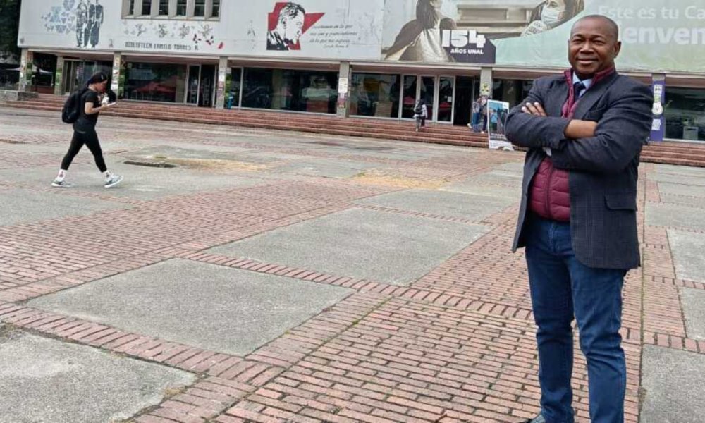 Exfutbolista del Pacífico busca abrirse espacio en el escenario nacional, tras una carrera académica en el mundo de la economía