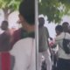 Padres de familia agredieron con un cuchillo a un estudiante dentro de su colegio en Espinal, Tolima: sus compañeros lo vieron todo
