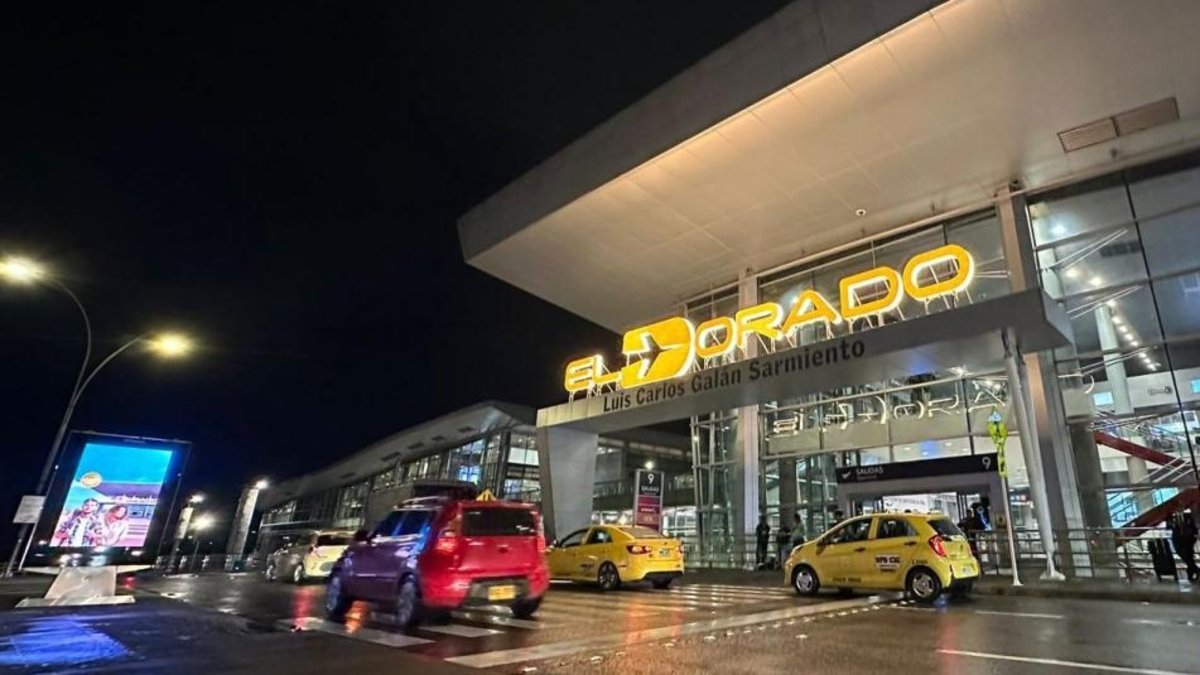¿Qué debe hacer si un taxista le cobra 'una tarifa extra' por una carrera al Aeropuerto El Dorado? Así puede pedir un reembolso