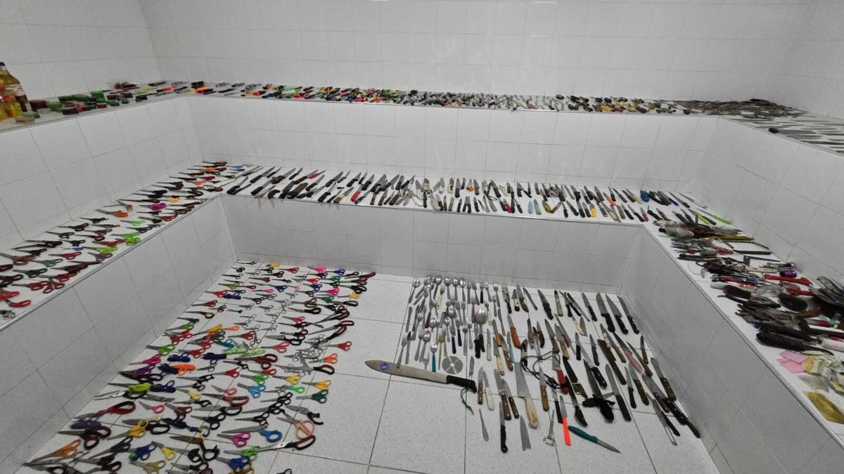 Cerca de 3.000 armas blancas y varias dosis de droga fueron entregadas de manera voluntaria por jóvenes y menores de edad en Bogotá.