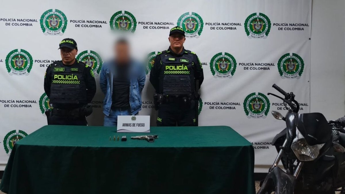 hombre con antecedentes judiciales fue capturado con arma de fuego en mano