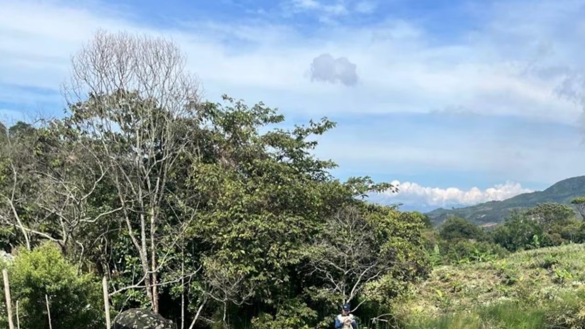 Ejército desmantela red de minería ilegal que se encargaba de financiar a las disidencias de las Farc en Santander de Quilichao.