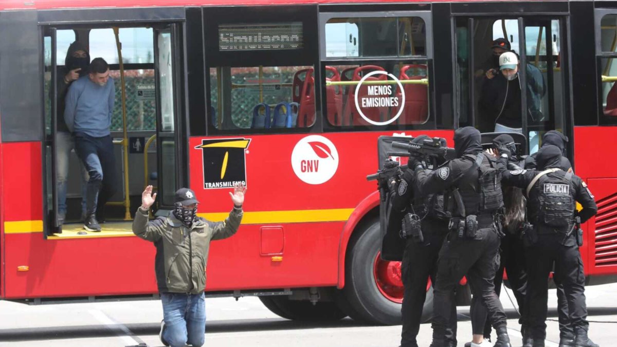 TransMilenio lideró simulacro de asalto con rehenes para fortalecer la respuesta ante emergencias en Bogotá
