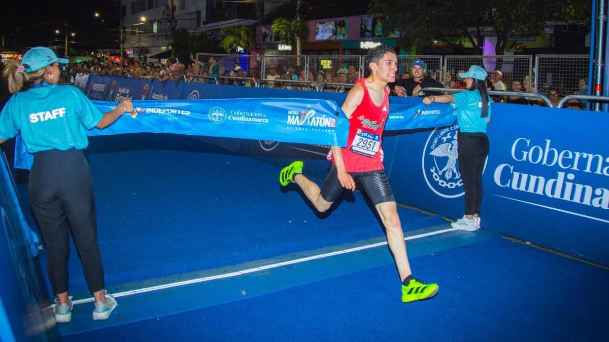 una carrera con vista al río magdalena