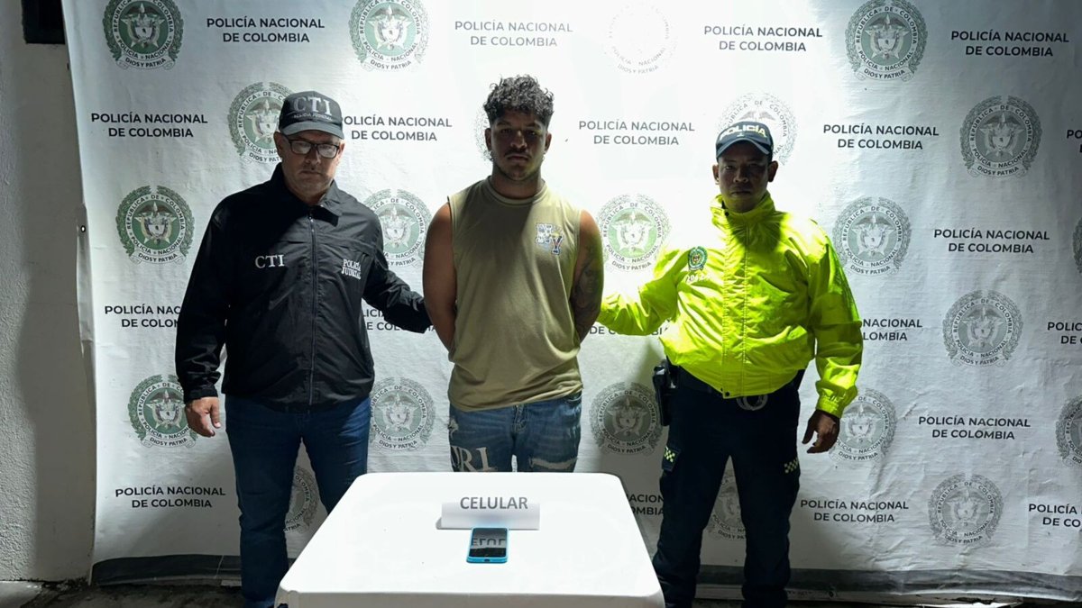 La última foto en vida del biólogo italiano Alessandro Coatti antes de ser asesinado y desmembrado en Santa Marta; Estaba con quien le tendió la trampa.