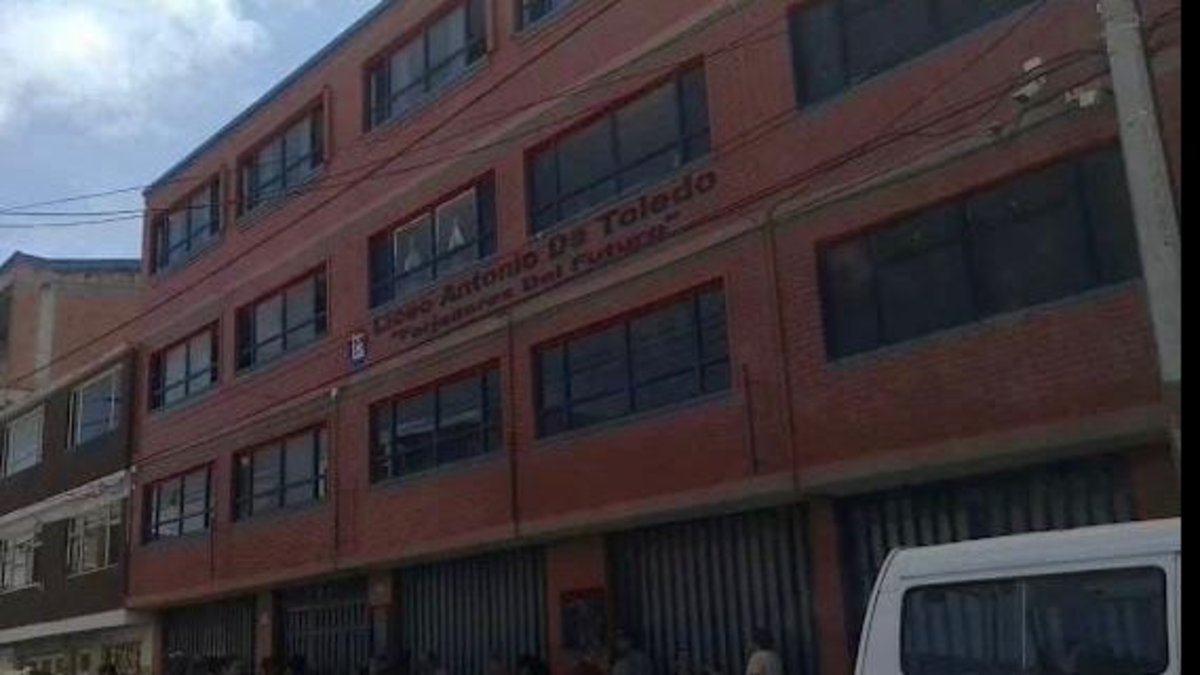 Madre denuncia que su hijo perdió un dedo tras matoneo en colegio de Bogotá