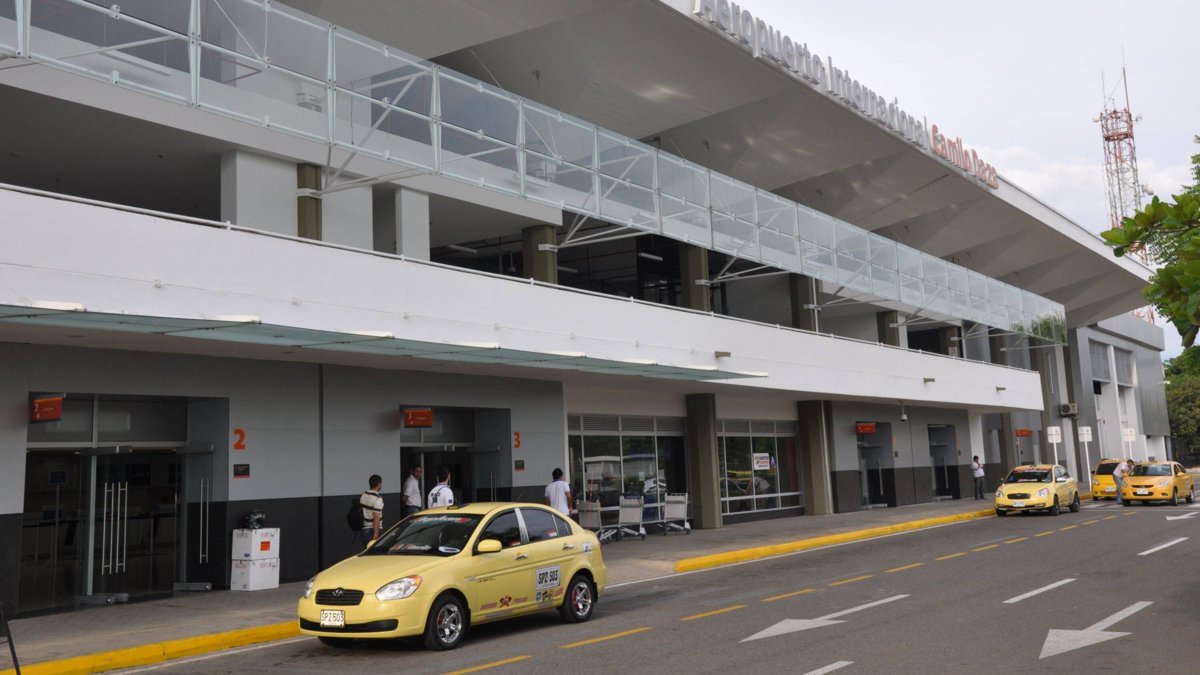 Hay una tensa calma en el Aeropuerto Internacional Camilo Daza de Cúcuta pero máxima cautela en los usuarios y en la frontera.