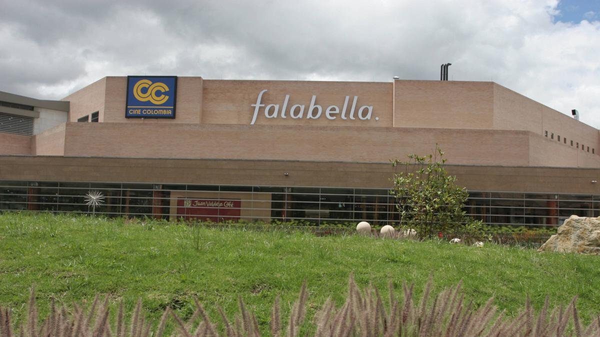 Policía investiga hallazgo de artefactos explosivos de bajo poder en tres establecimie