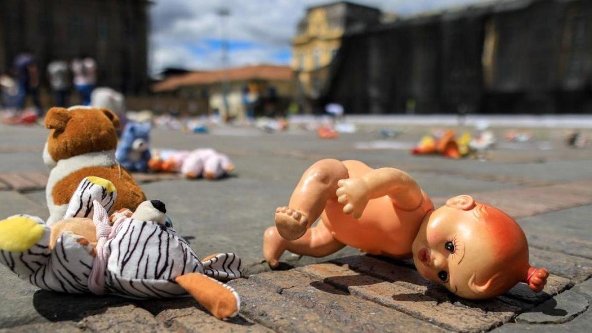 Nuevos detalles sobre tragedia que provocó un hombre armado y disfrazado de payaso en Halloween; Policía lo busca por muerte de niña de 8 años en Valle